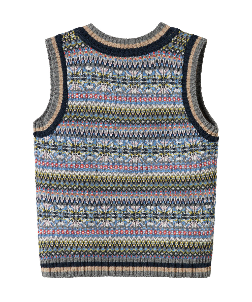 Strikket børnevest med farverigt mønster og V-hals