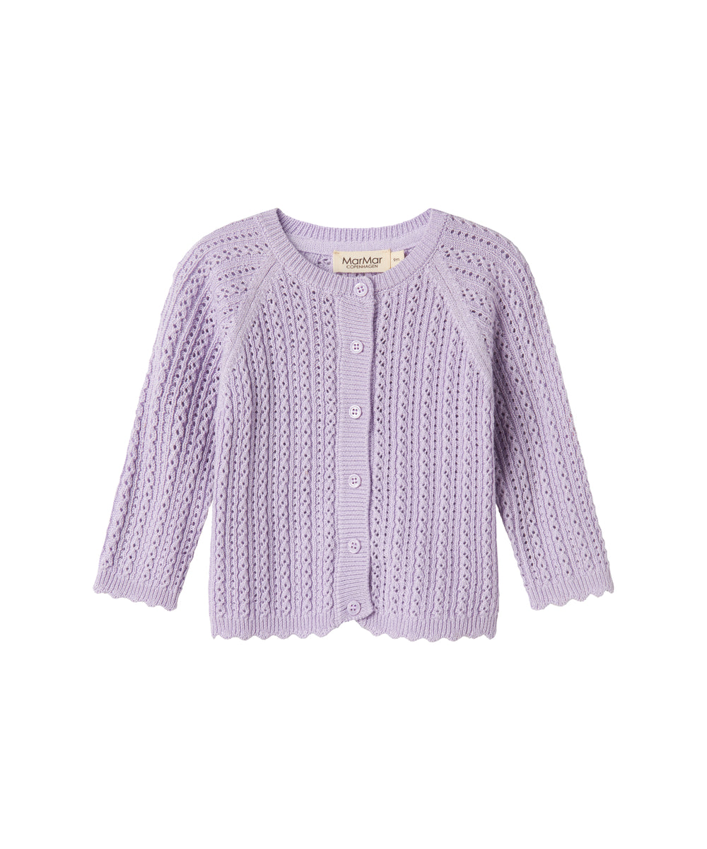 Lilla strikcardigan til børn med knapper og hulmønster