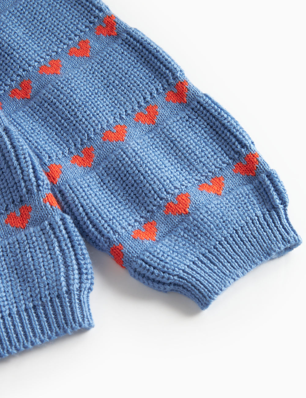 Blå striktrøje til kvinder med røde hjerter og rund hals