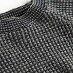 Mørkegrå strikket babypullover med rund hals