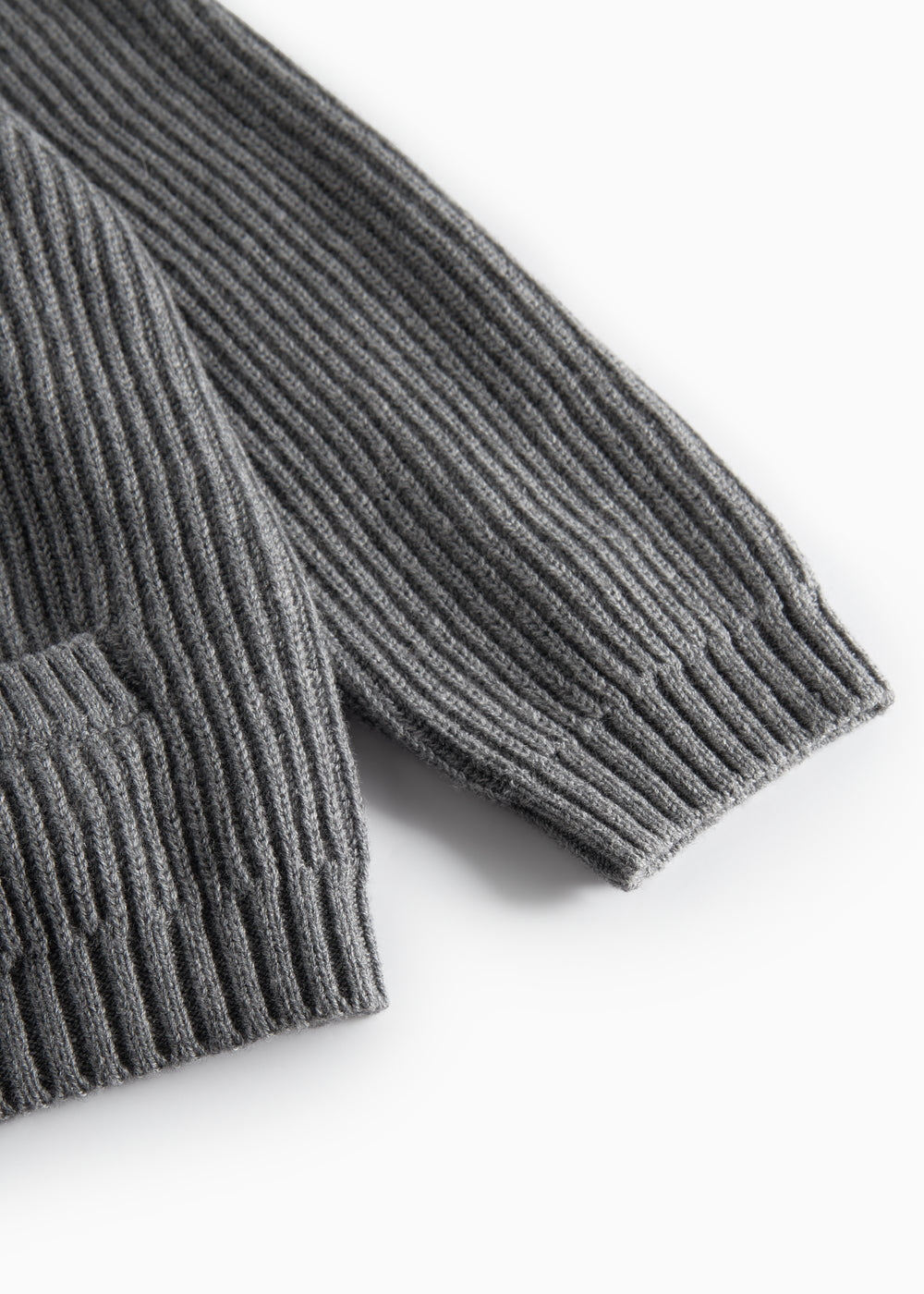 Mørkegrå strikket damecardigan med knapper og lommer