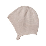 Beige strikket babyhue med lille rem