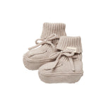 grå strik babyfutter