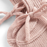 Lyserød strik babyfutter