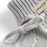 Grå strik babyfutter