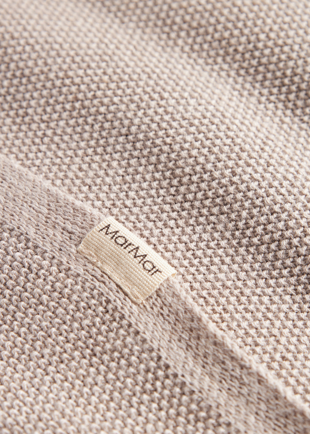 Beige strikket babytæppe