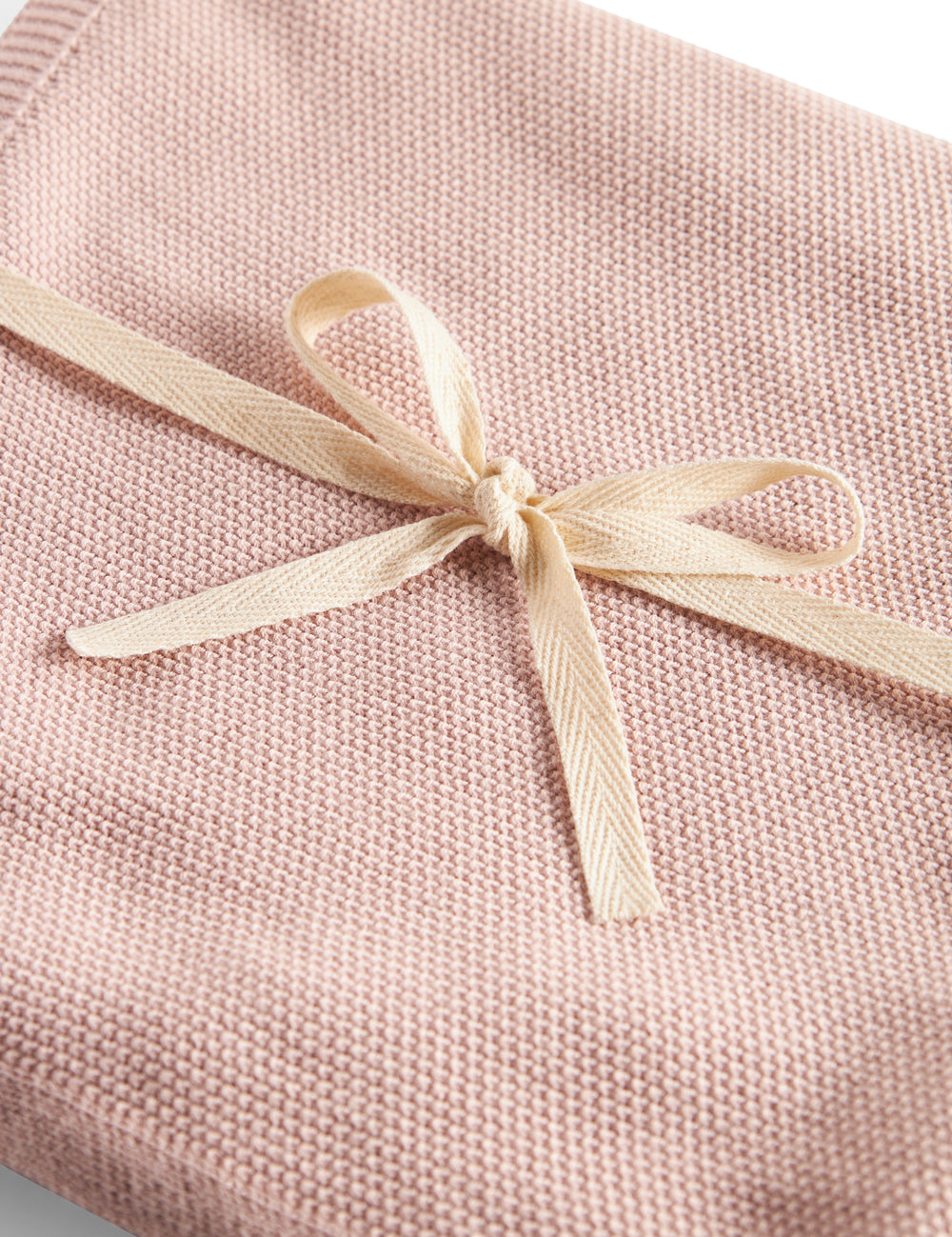 Lyserød strikket babytæppe