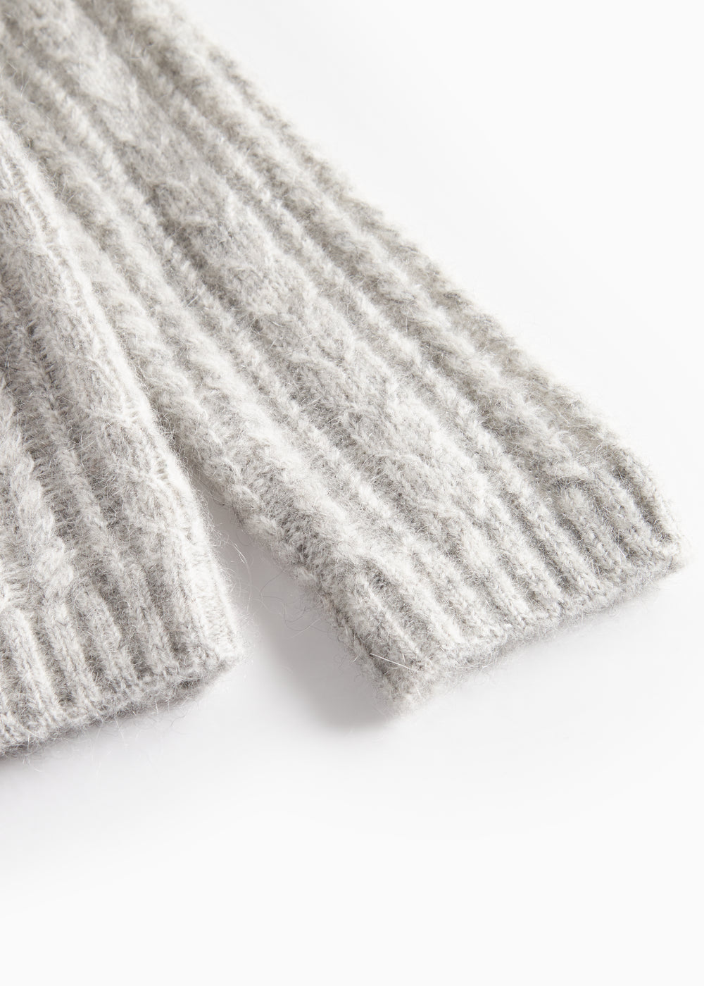 Lysegrå cardigan til børn  i uld med kabelstrik og knapper