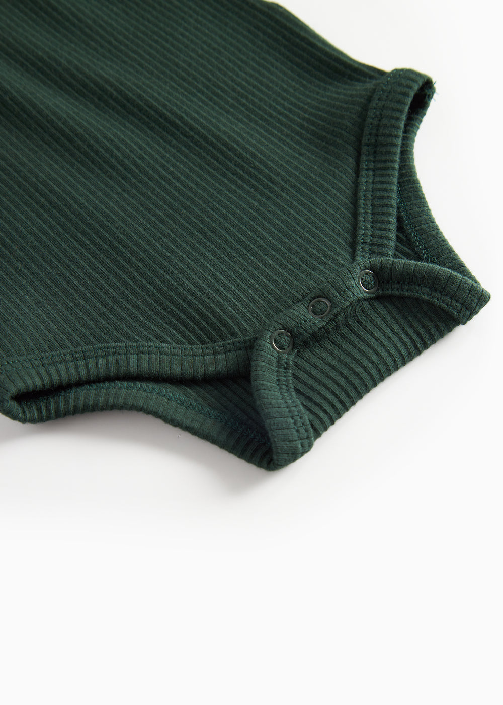 Grøn ribbet body med stolpe knaplukning til baby