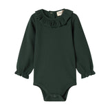 Grøn ribbet baby bodystocking med lange ærmer og flæsekrave