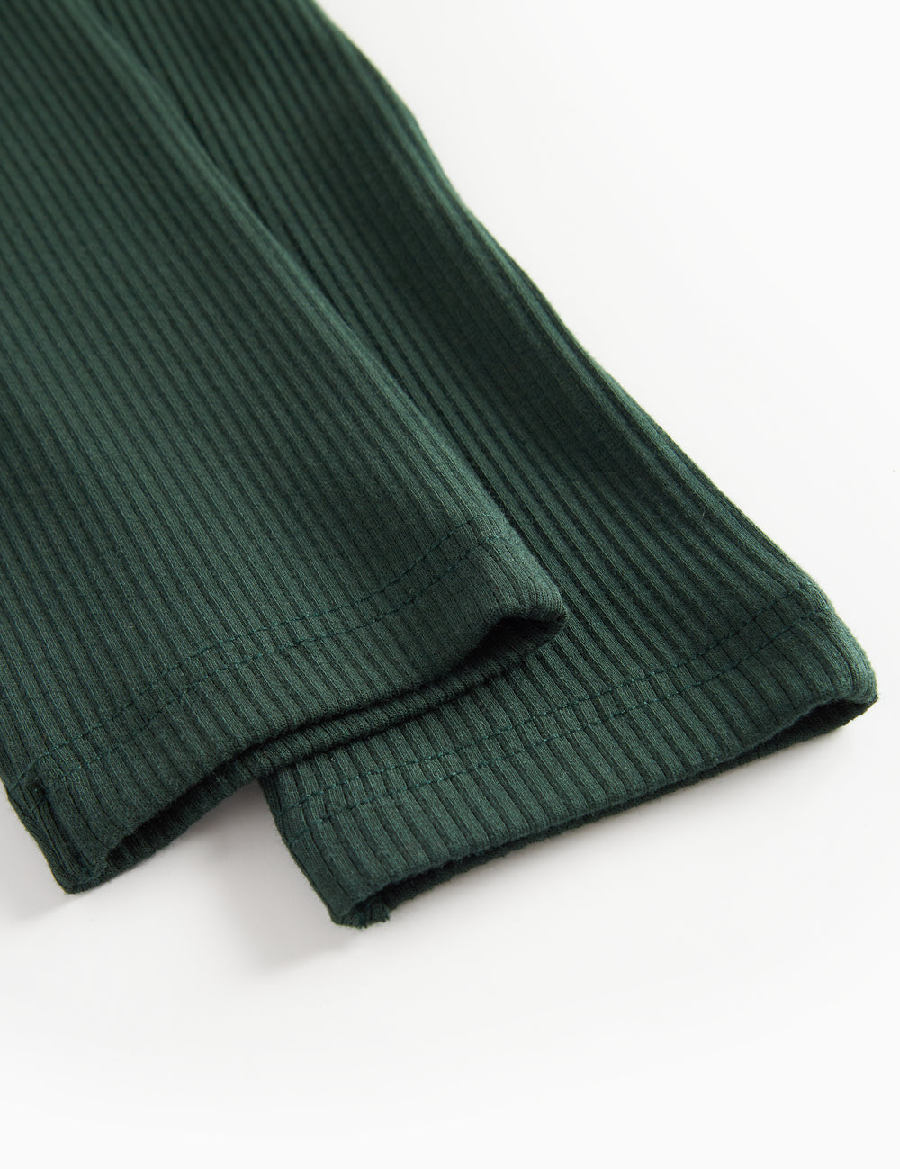 Grøne ribbede babybukser med snøre i taljen