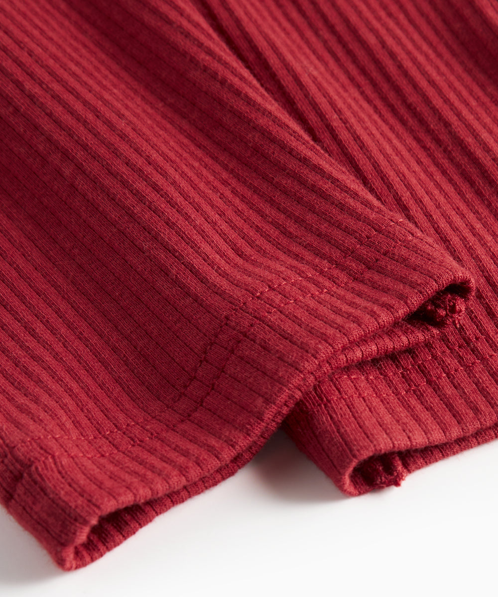 Røde ribbede babybukser med snøre i taljen