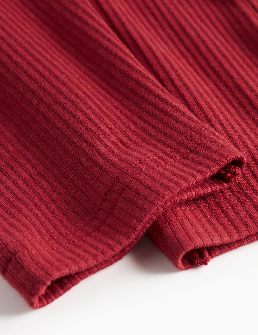 Røde ribbede babybukser med snøre i taljen