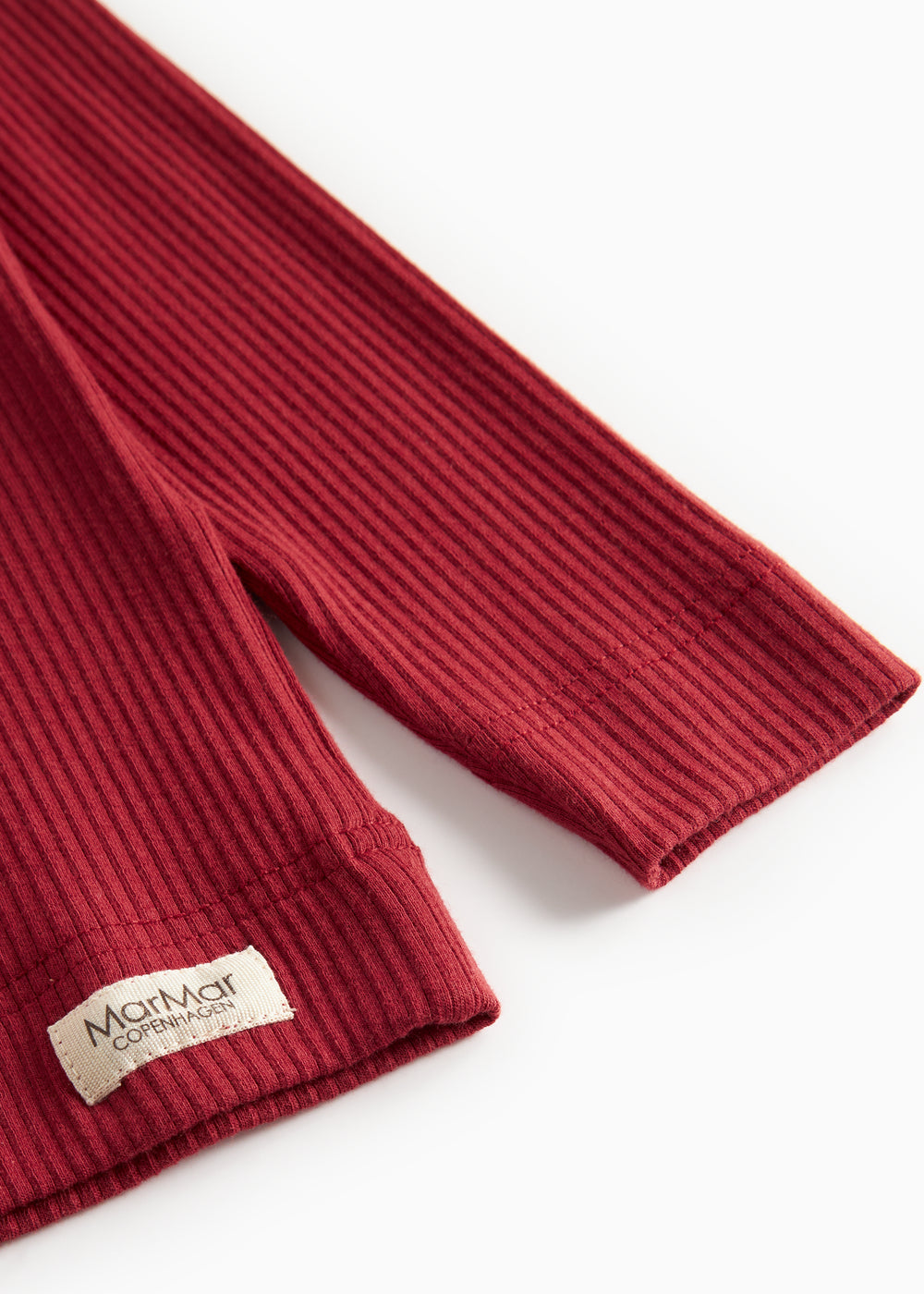 Rød ribstrikket bluse med stolpeknaplukning til børn