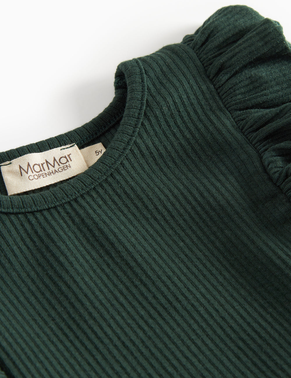 Grøn ribstrikket julekjole med flæser på skuldrene til børn