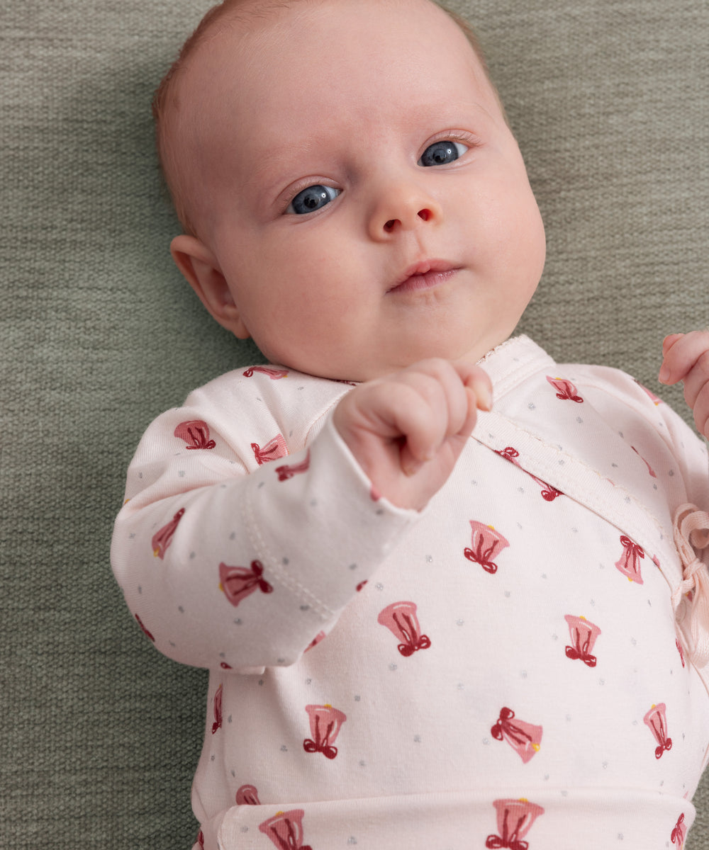 Baby i Slå-om body med rødt juleklokkeprint