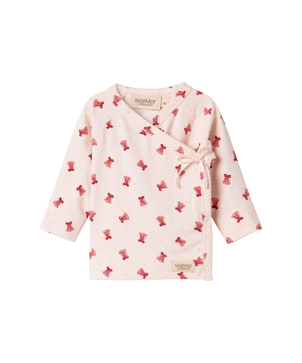 slå-om bluse med rødt juleklokkeprint til nyfødt