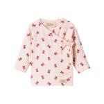 slå-om bluse med rødt juleklokkeprint til nyfødt