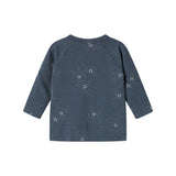Mørkeblå slå-om bluse med stjerneprint til nyfødt