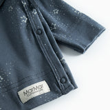 Mørkeblå slå-om bluse med stjerneprint til nyfødt