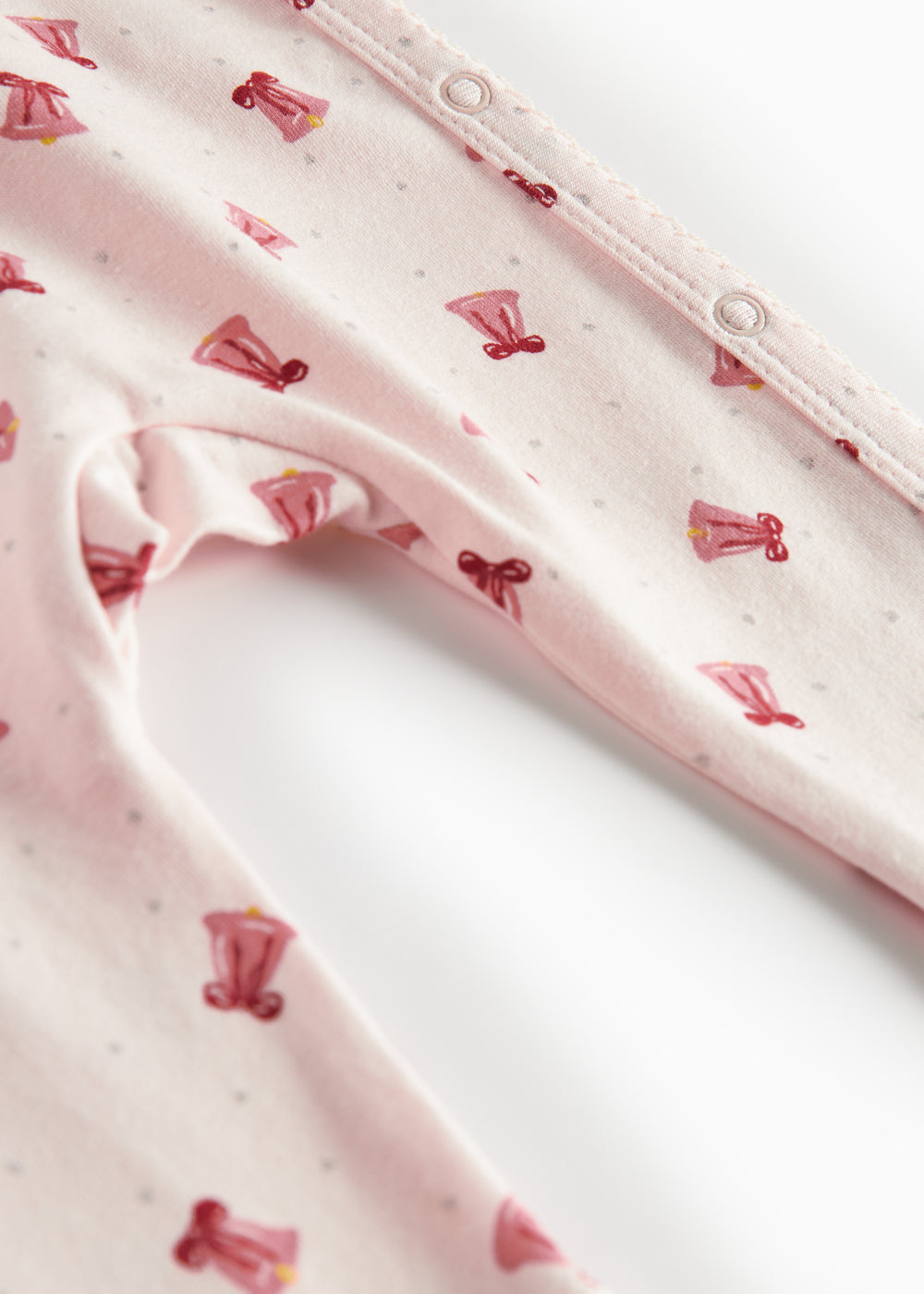 Heldragt med slå-om lukning og juleklokke mønster til baby