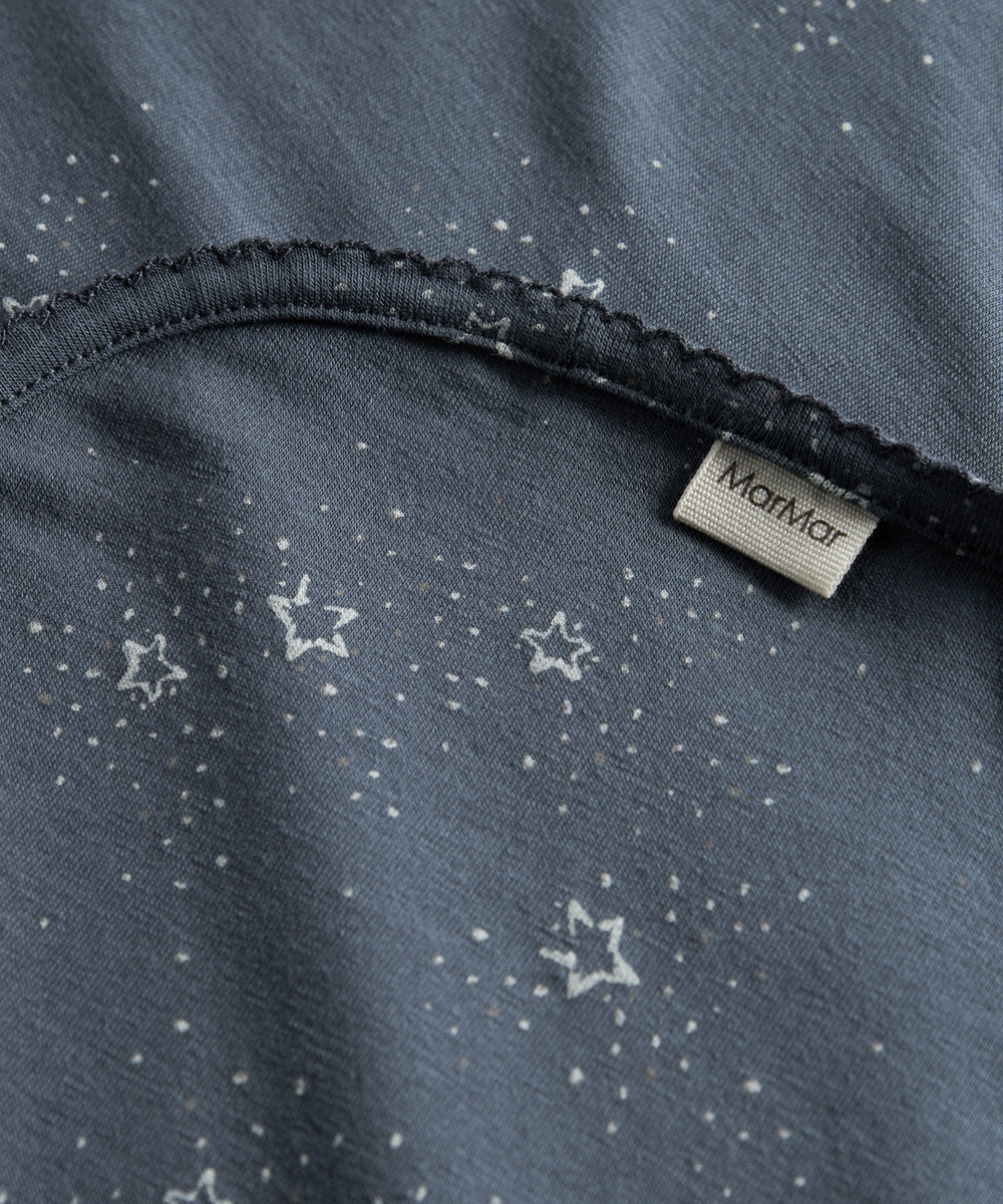 Mørkeblåt babytæppe med stjerneprint