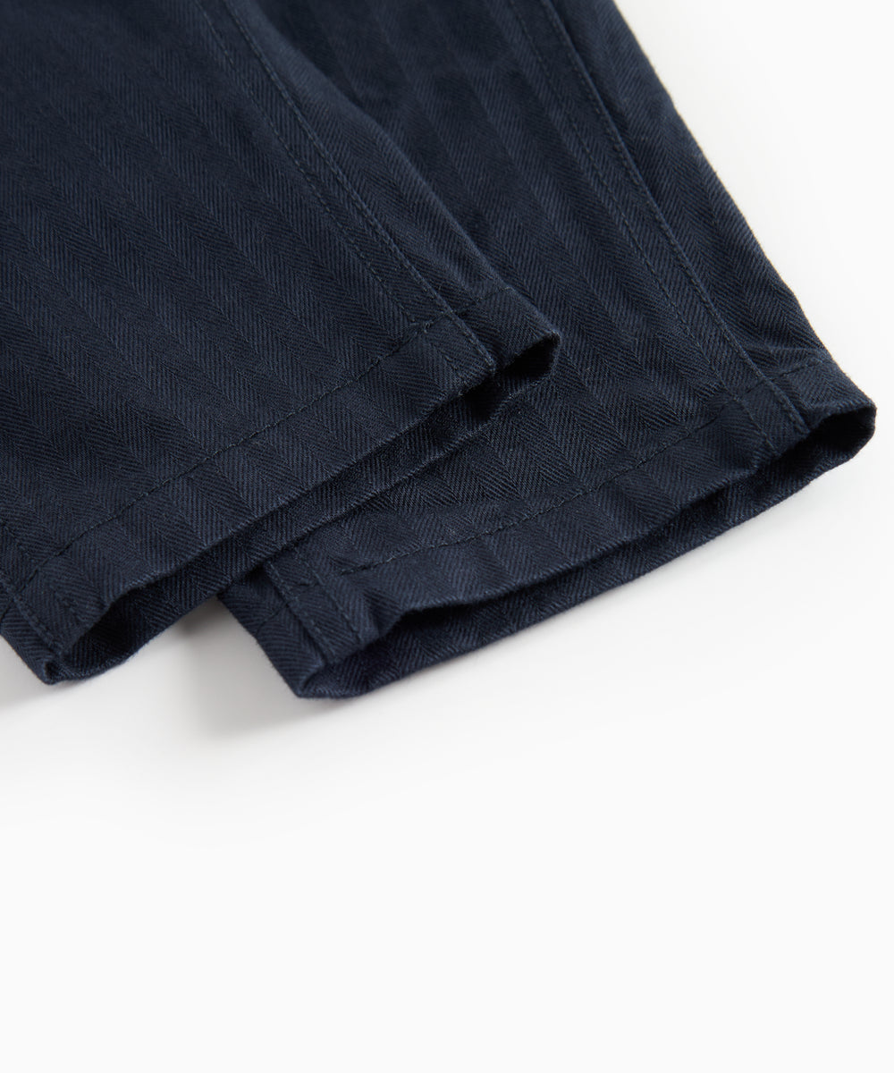 Mørkeblå bukser med elastisk talje og bindebånd i blødt stof til baby