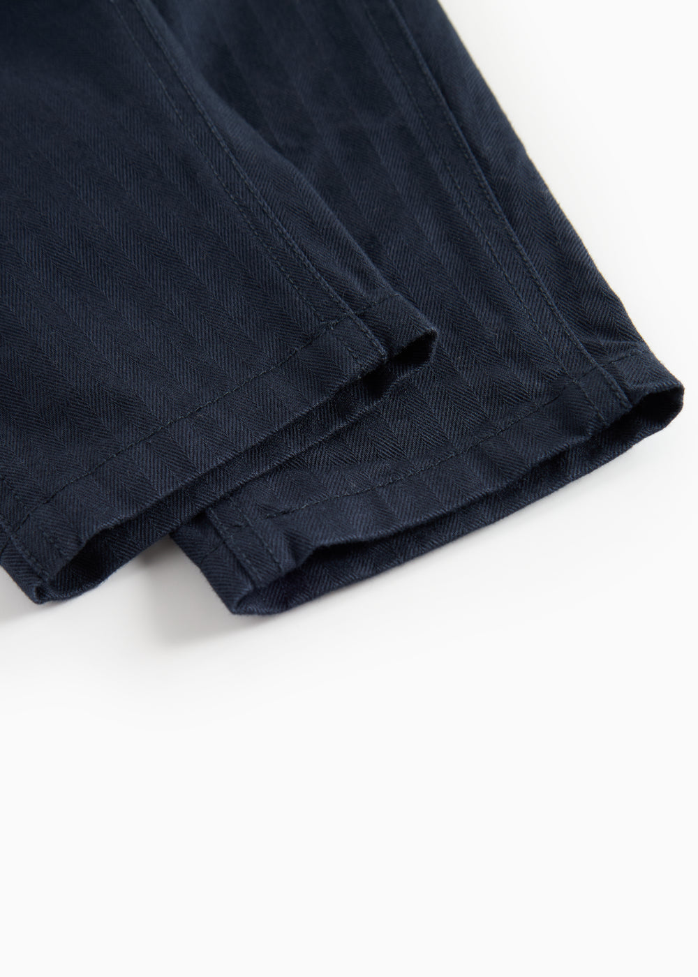 Mørkeblå bukser med elastisk talje og bindebånd i blødt stof til baby