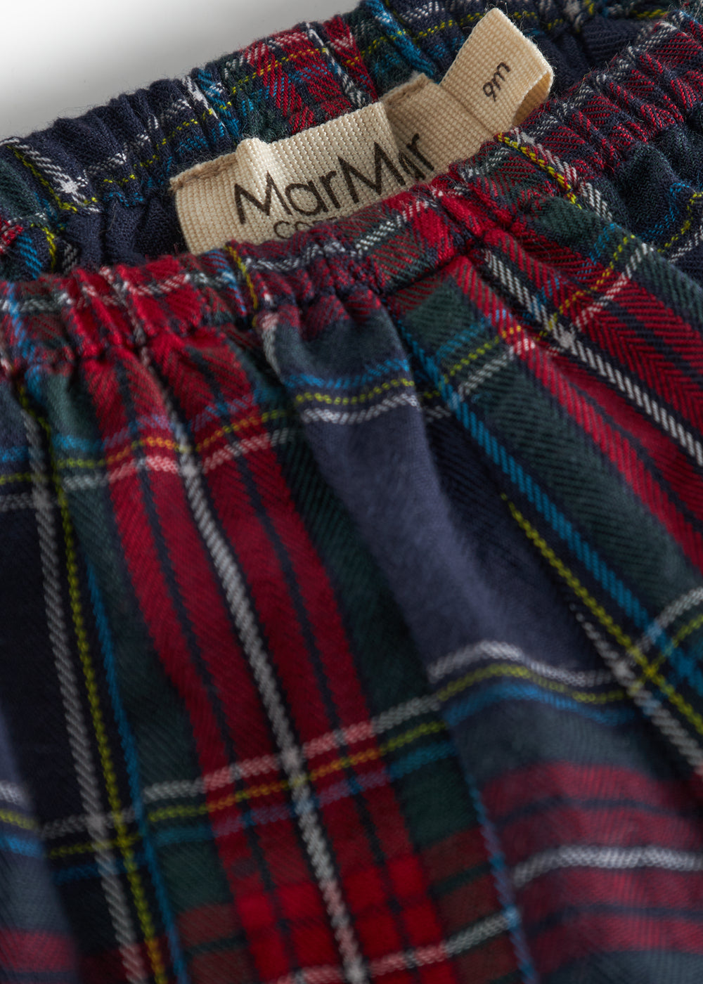 Mørkeblå og rød ternede bloomers med elastisk talje og benåbninger til baby