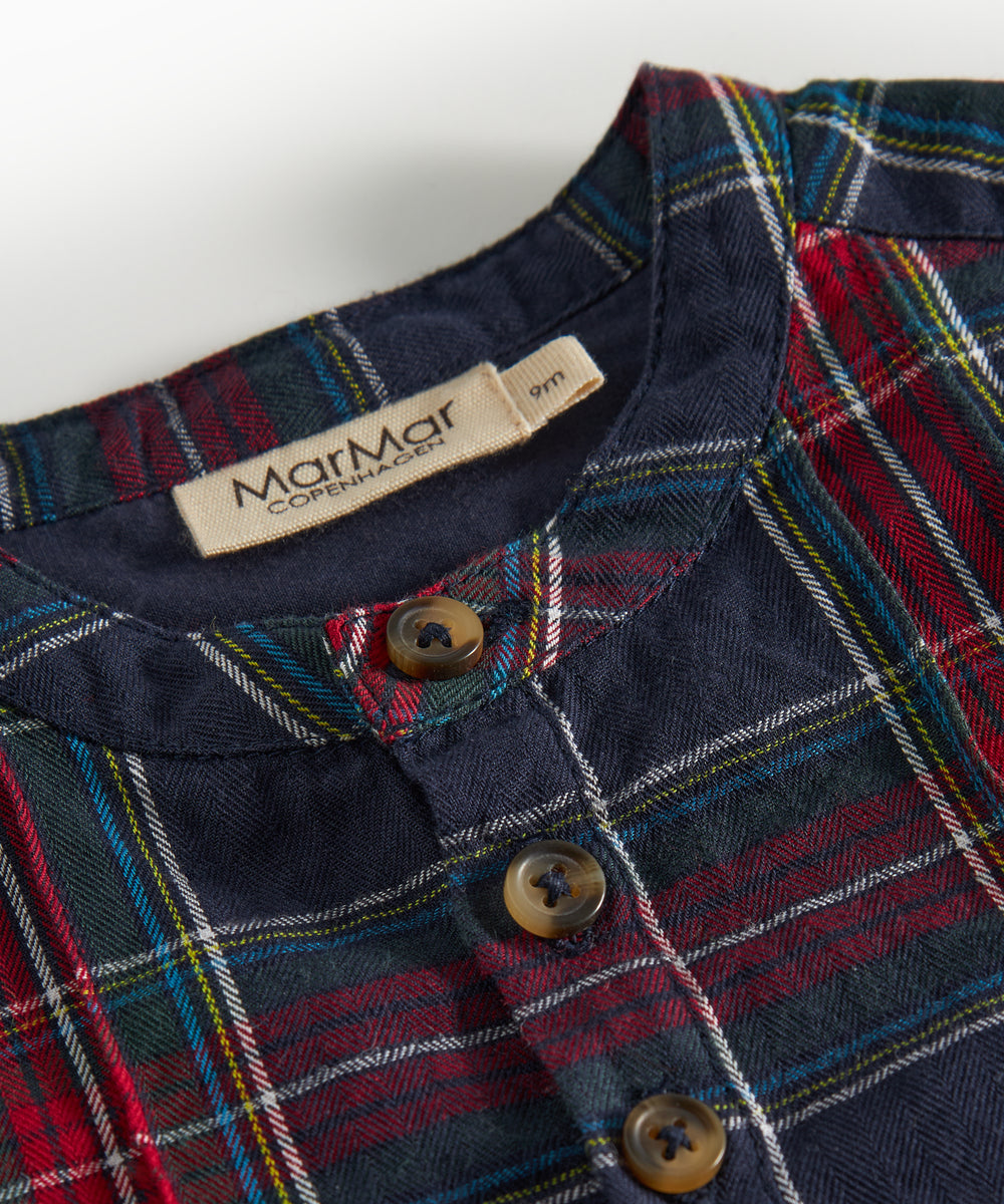 Mørkeblå og rød ternet juleskjorte med knapper og rund hals til baby