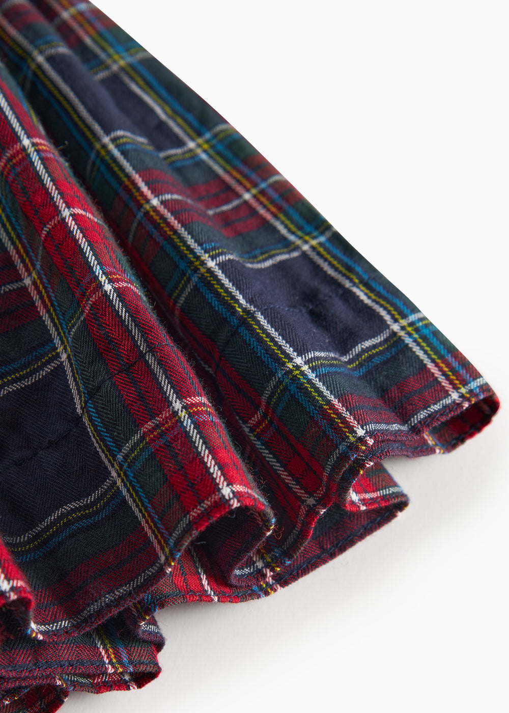 Mørkeblåt grønt og rødt ternet julenederdel med elastisk talje til børn