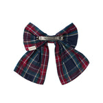 Ternet sløjfspænde i mørkeblå og rød ternet mønster med juleinspiration til børn