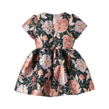 Mørkegrøn festkjole med store blomster og glansfuldt stof til børn