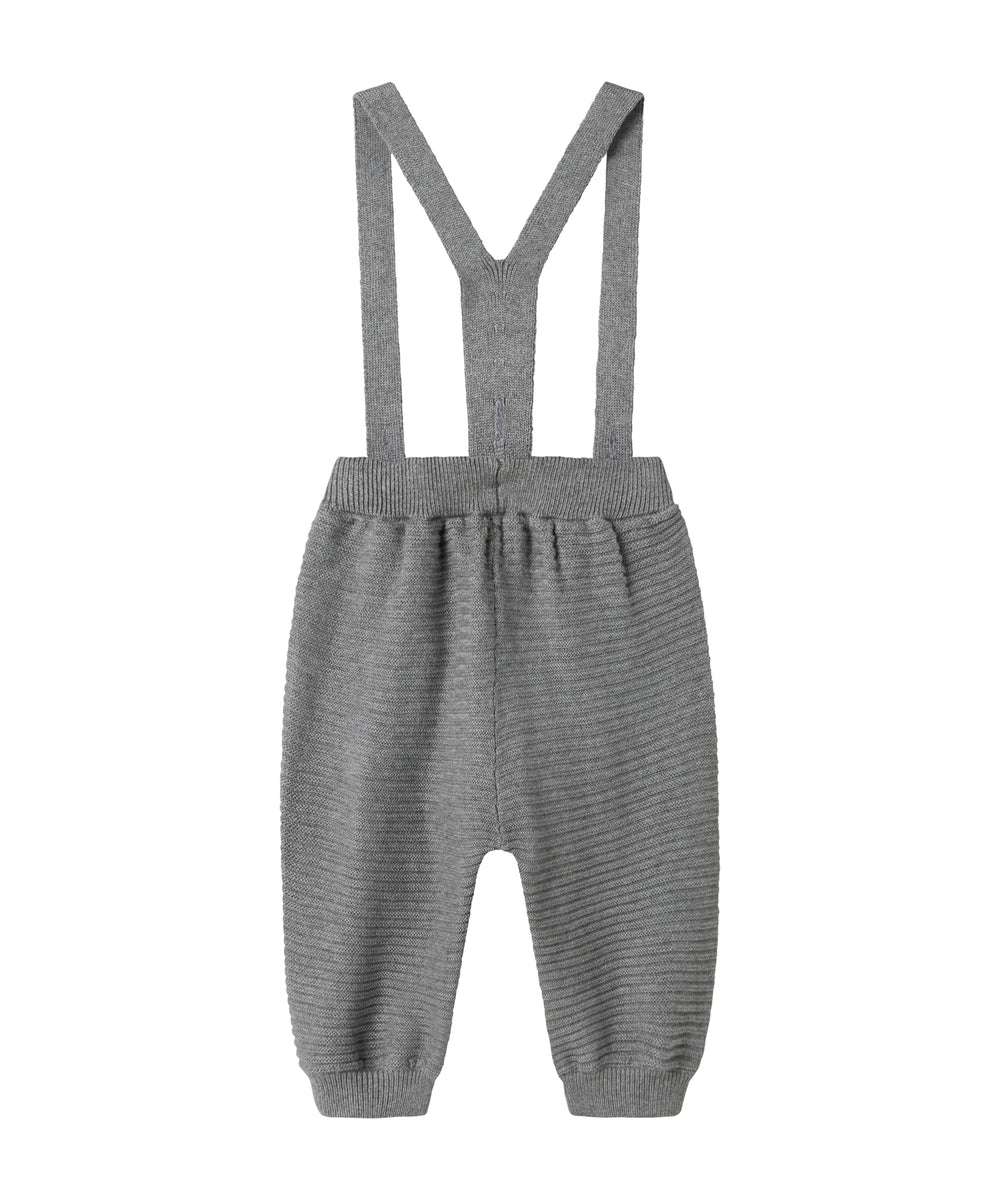 Grå strikkede bukser med seler og fine knapper til baby