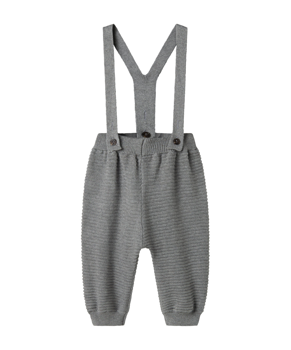 Grå strikkede bukser med seler og fine knapper til baby