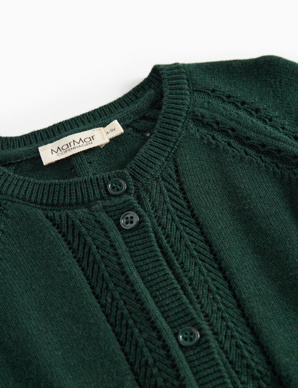 Mørkegrøn strikket cardigan med hulmønster og ribkanter til baby
