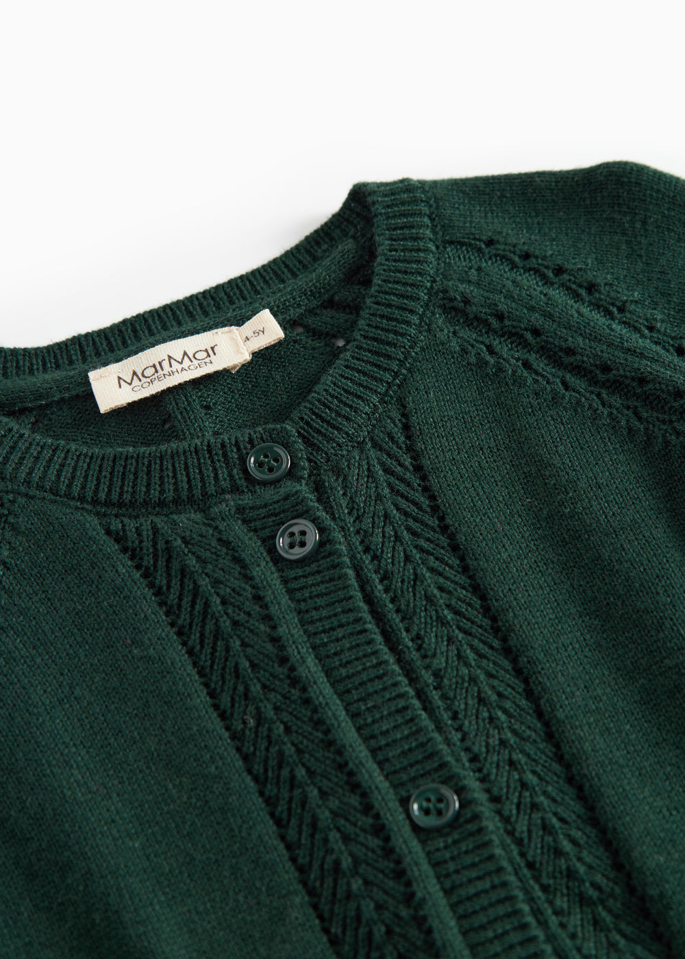 Mørkegrøn strikket cardigan med hulmønster og ribkanter til baby
