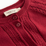Rød julecardigan med fine hulmønstre og ribkanter til børn