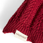 Rød strikket nissehue med kvast til baby