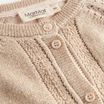Beige cardigan med guldglimmer og fine ribdetaljer til baby