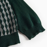 Strikket babybluse med ternet mønster i mørkegrøn