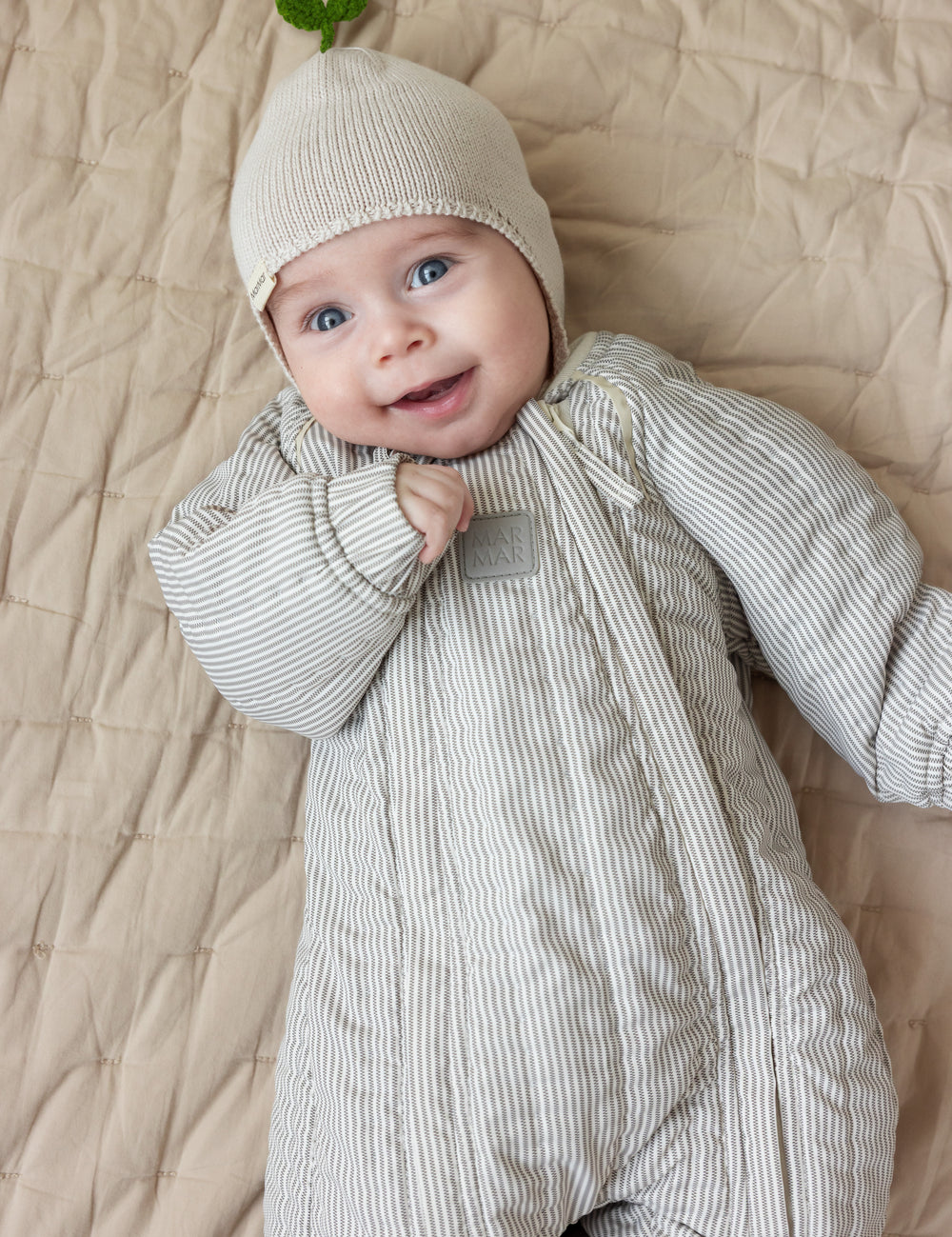 Baby I thermally insulated with a matching knitted hat.