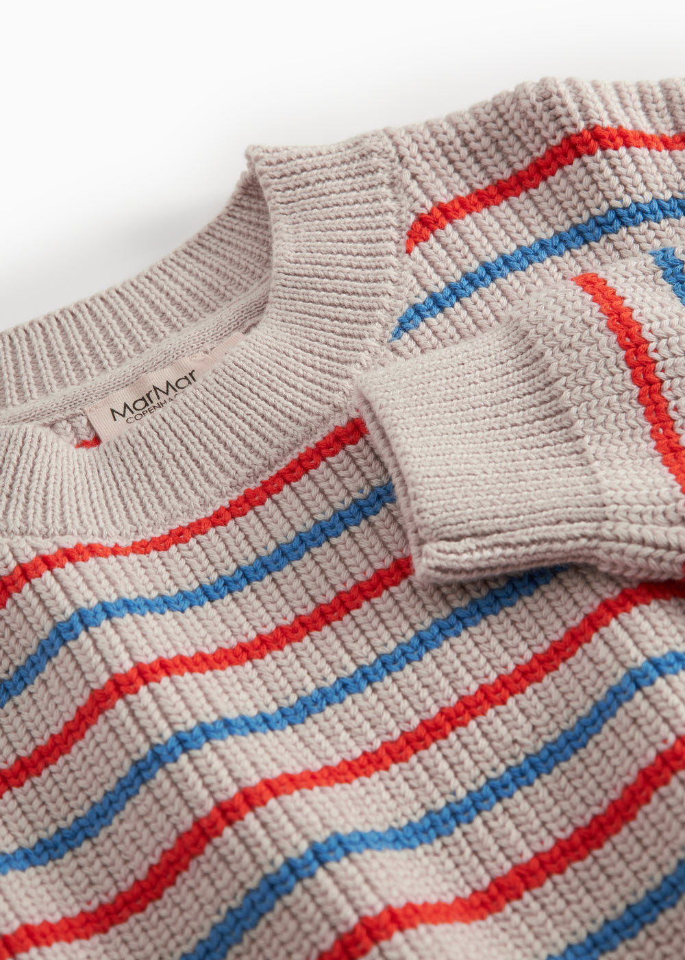 Stribet striktrøje til børn i beige med blå og røde striber