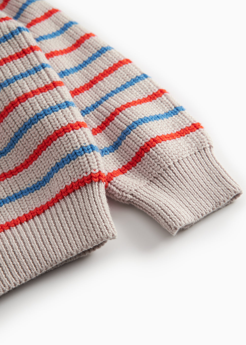 Striped t-shirt for children in beige with blue and red stripes.