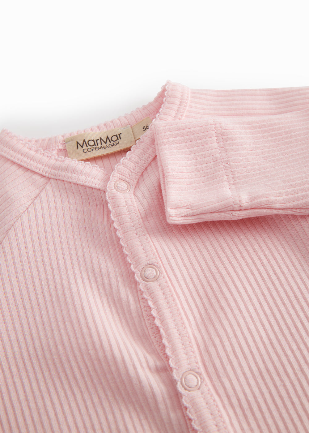 Lyserød langærmet baby heldragt med fødder og knapper