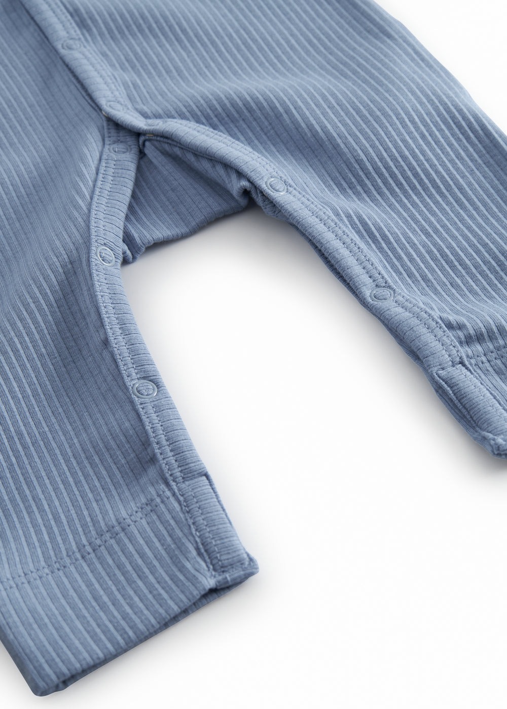 Lyseblå langærmet baby heldragt med knapper