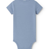 Lyseblå kortærmet baby bodystocking med stolpe knaplukning