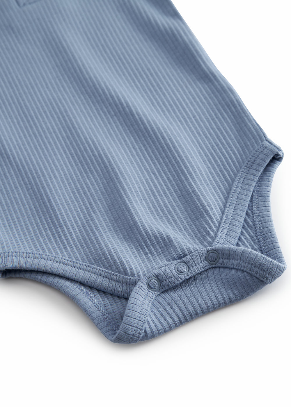 Lyseblå kortærmet baby bodystocking med stolpe knaplukning