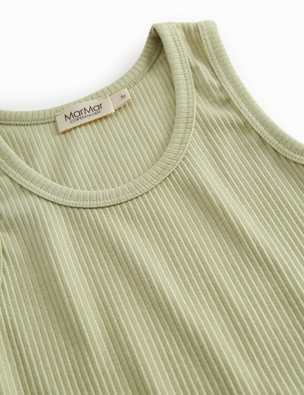 Undertrøje uden ærmer i lysegrøn ribstrikket modal til børn