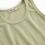 Undertrøje uden ærmer i lysegrøn ribstrikket modal til børn